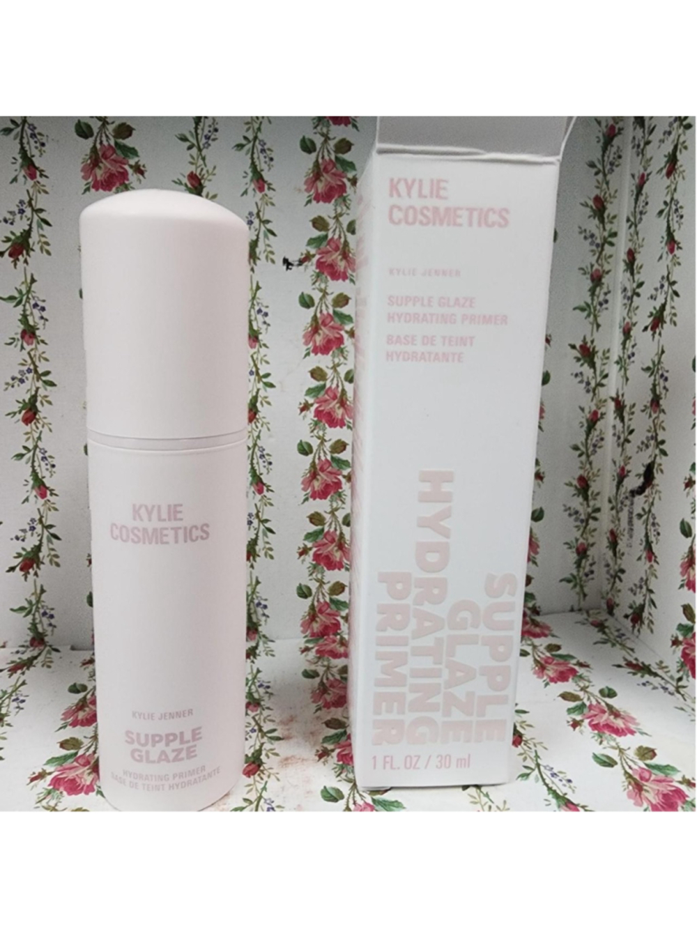 Kylie Cosmetics Supple Glaze Hydrating Primer
#kylie #primer